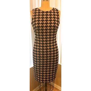 Calvin Klein Patterned Form Fitting Dress Petite
